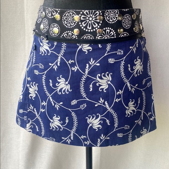 Zand Amsterdam Reversible Skirt - Picture 2 of 6